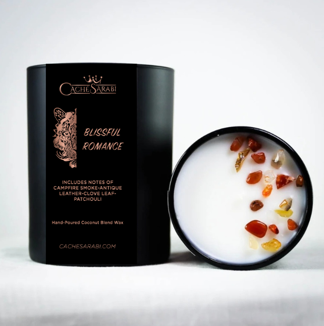 Transport yourself to distant lands with Blissful Romance and its invigorating scent notes of campfire smoke, antique leather, and patchouli. 